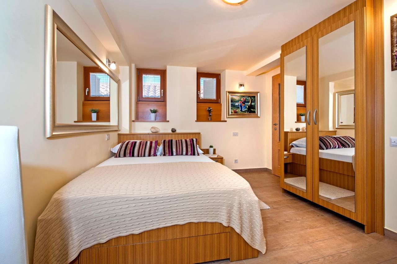 Guest House Golden Goose Rovinj Exterior photo