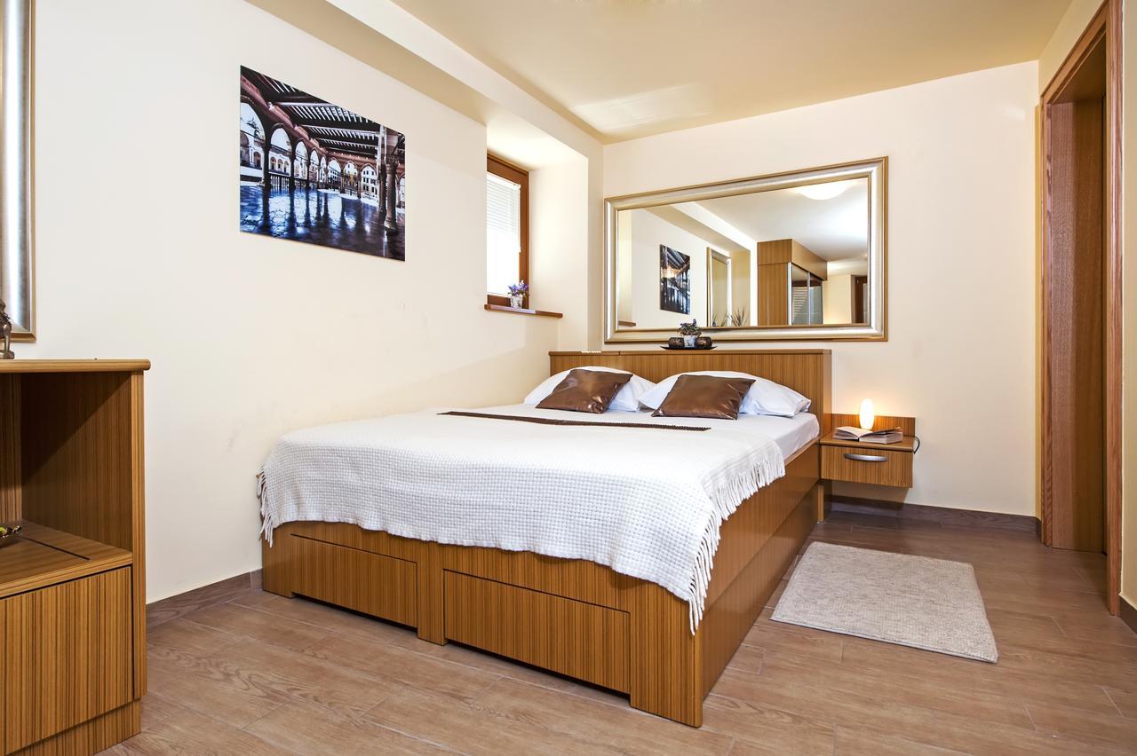 Guest House Golden Goose Rovinj Exterior photo